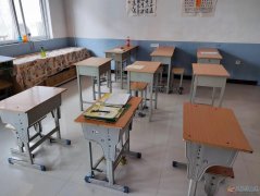 30元一套8成--95成不同新舊程度學(xué)生課桌處理，藍(lán)色黃色可